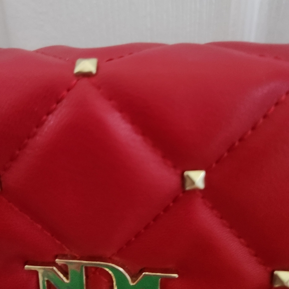 Badgley Mischka Red Quilted Leather Shoulder Bag with Chain Detail - Picture 3 of 9